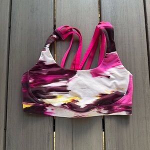 Lululemon Women’s Energy Bra Exhale Pigment Wind Berry Size 6‎ No Padding